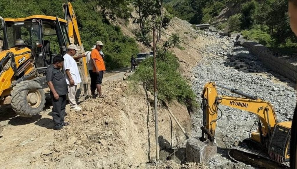 bhakunde-temal-road_JlBuSq87Qe