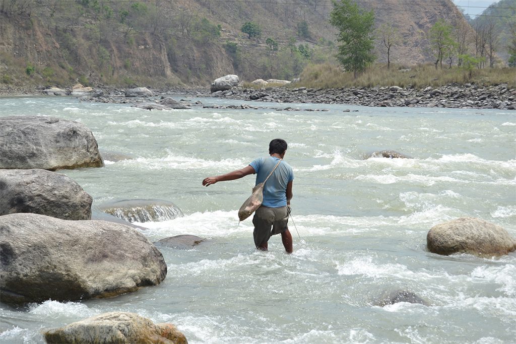 Indegenious_people-fishing-at-Khola