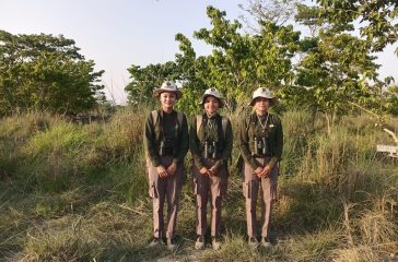women nature guide