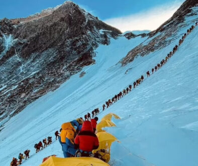 mt.-everest riders
