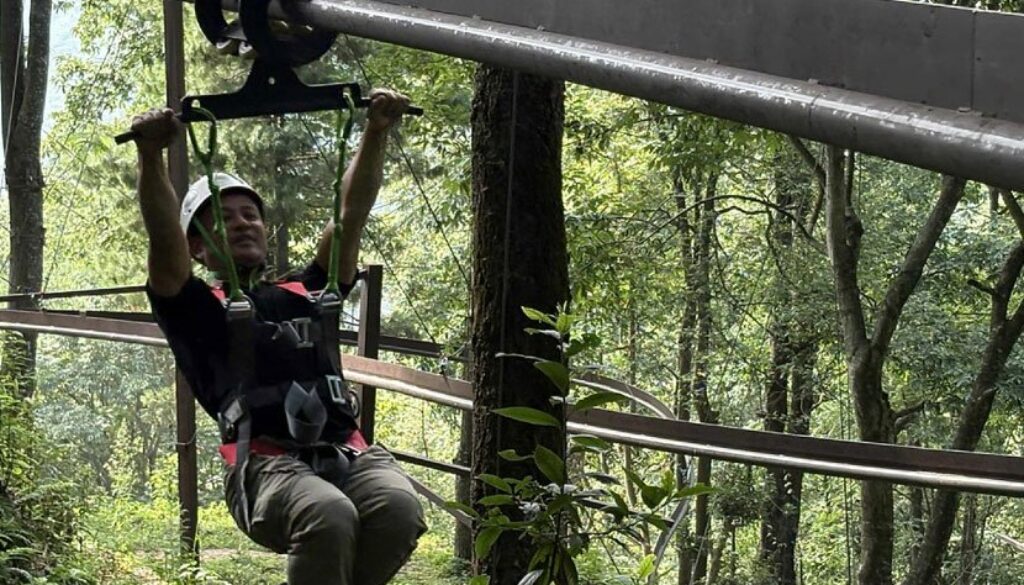 adventure-zipline adventure-zipline