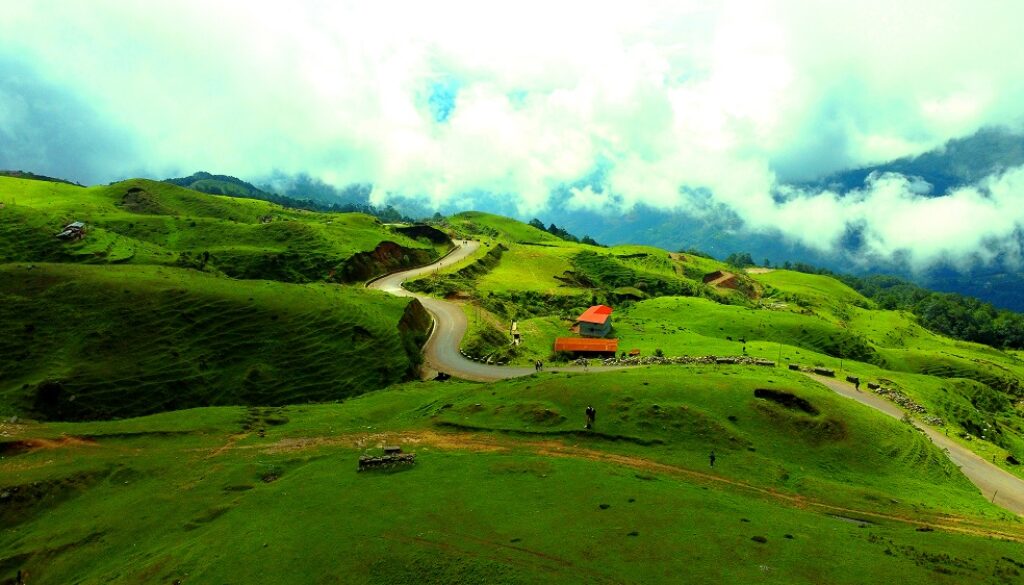 भोजपुरको नागीमा पर्ने पर्यटकीयक्षेत्र चखेवाडाँडा (फोटो)