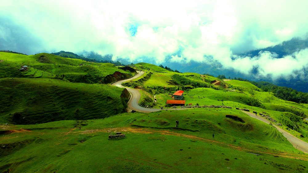 भोजपुरको नागीमा पर्ने पर्यटकीयक्षेत्र चखेवाडाँडा (फोटो)