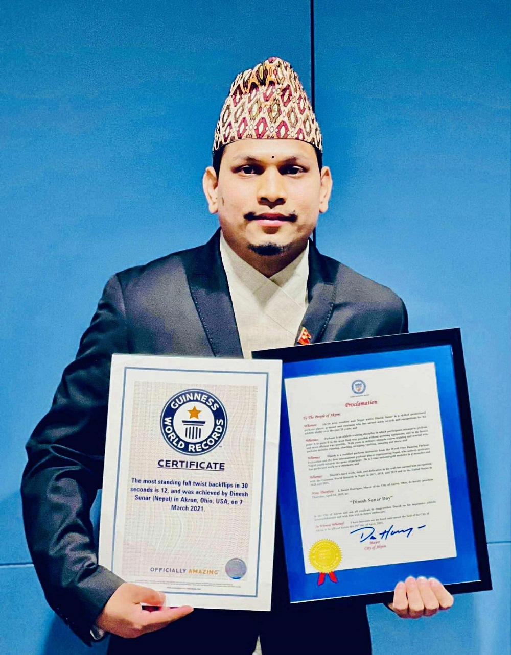 खेलको कला प्रदर्शनमा २१ पटक गिनिज वर्ल्ड रेकर्ड राख्न सफल दिनेश सुनारलाई मानार्थ विद्यावारिधि