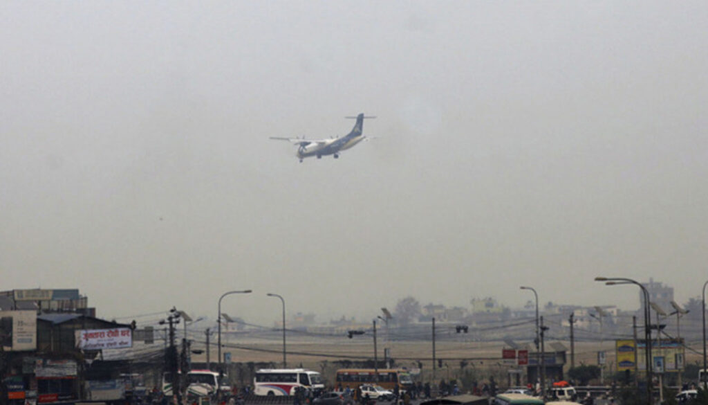 foggy flight kathmandu1