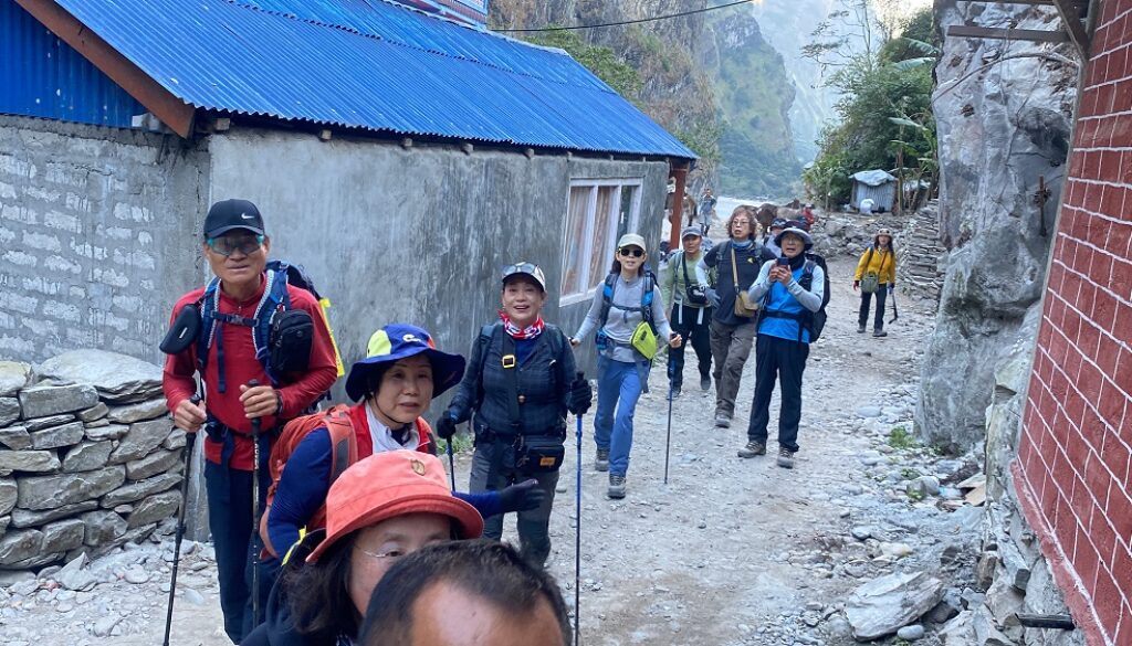 manalu-paryatak-gorkha