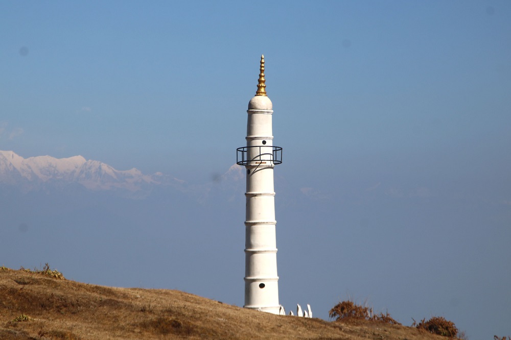ताप्लेजुङको पर्यटकीय क्षेत्र तीनजुरे-मिल्के क्षेत्रमा रहेको धरहराको प्रतिमा