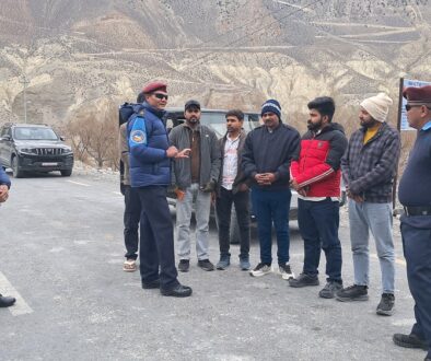 mustang-polic-tourist