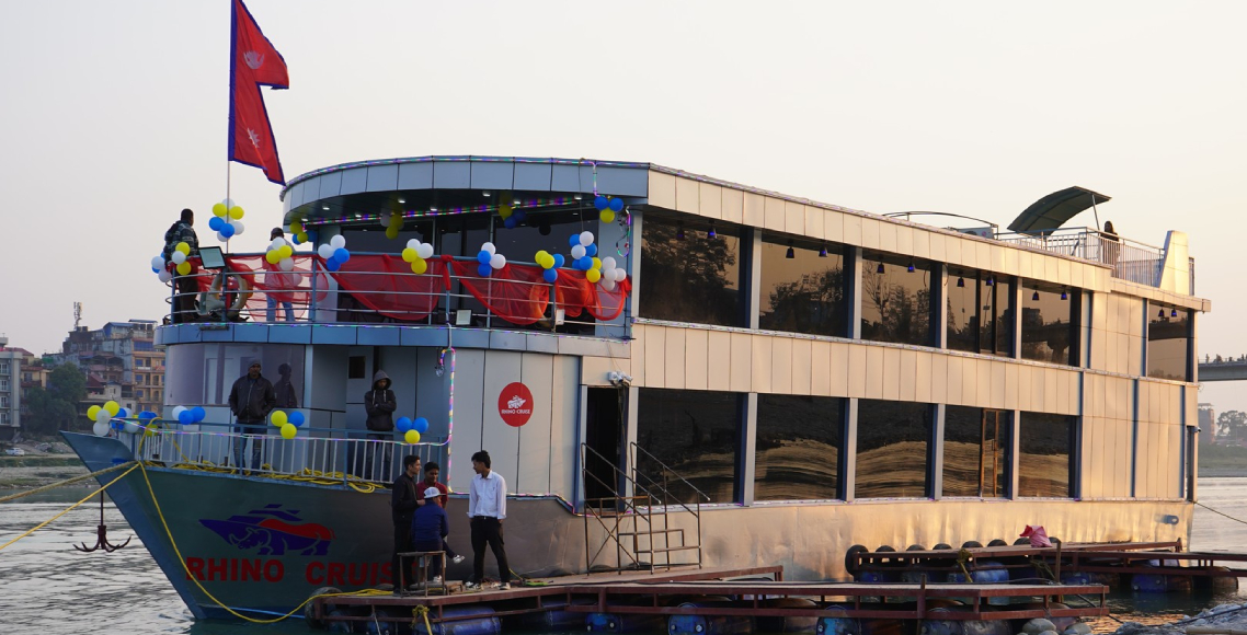 rhino_cruise_chitwan