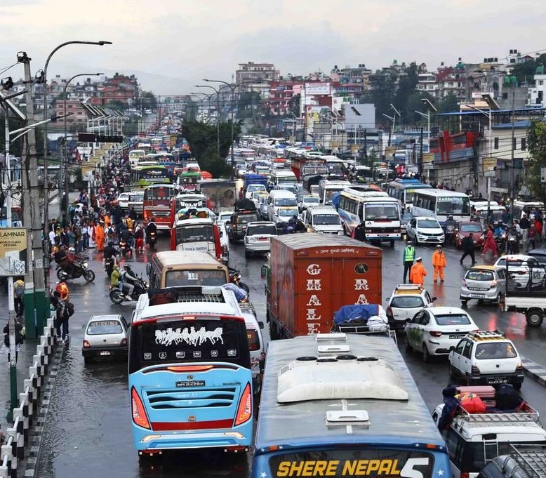 निर्वाचन नजिकिँदै, साढे सात लाखभन्दा बढीले उपत्यका छाडे