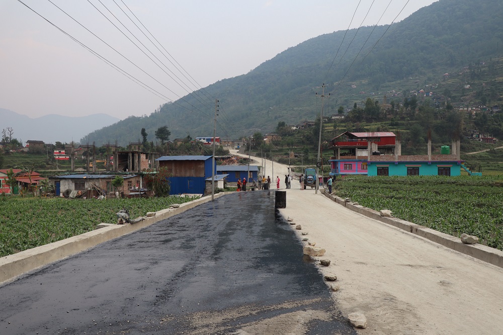 दरवाङ-मुना-ढोरपाटन सडकः ताकममा कालोपत्र सुरु, पर्यटन मार्ग सहज बन्दै