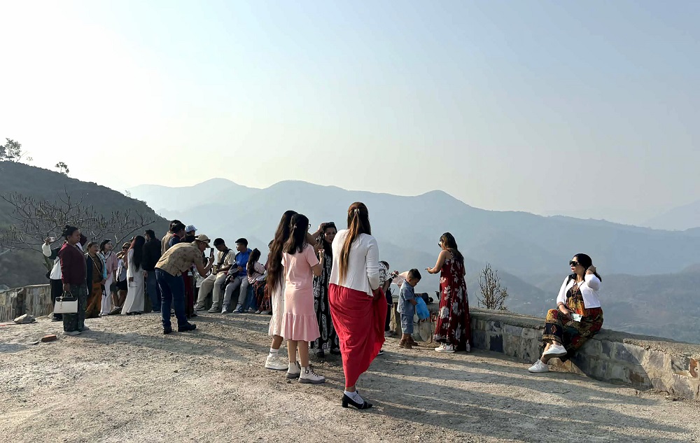 बन्दीपुर पुग्ने पर्यटकको रोजाइमा मिनी ग्रेटवाल