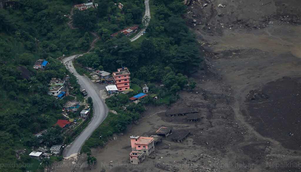 road damaged rasuwa