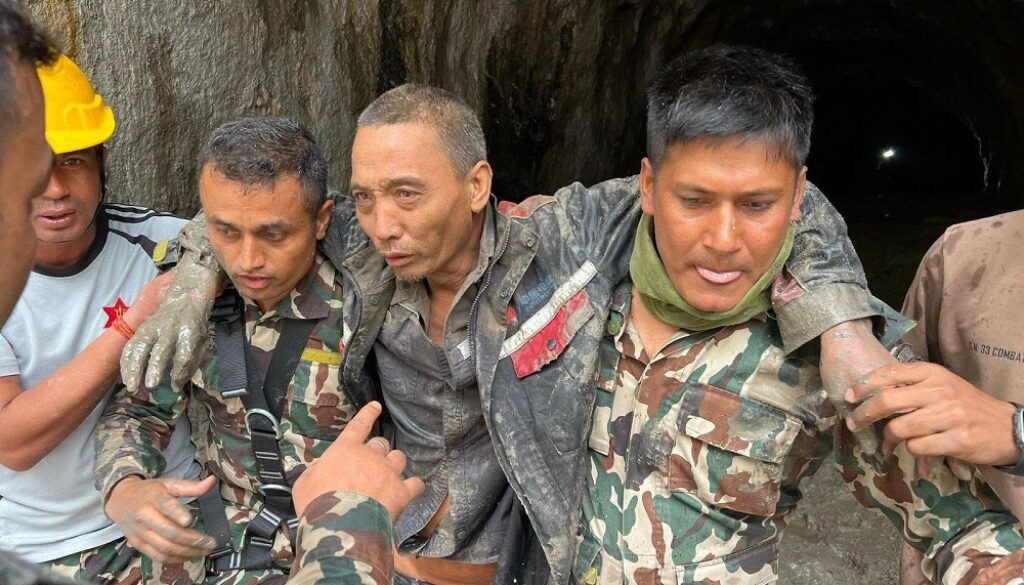 chines-man-trishuli-one-tunnel