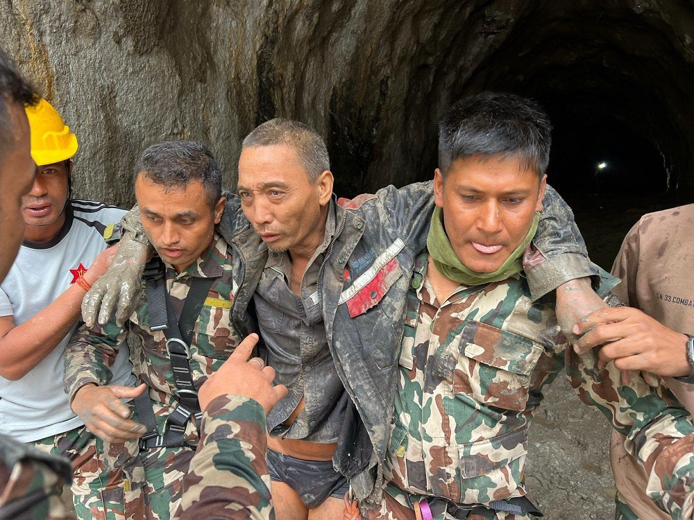chines-man-trishuli-one-tunnel